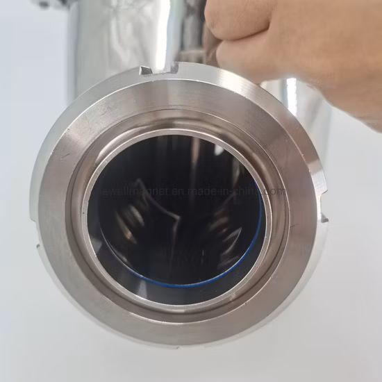 Trappola magnetica per liquidi con morsetto a sgancio rapido